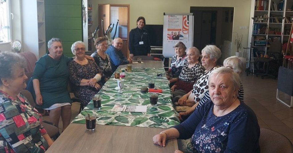zdjęcie: Seniorzy znają te numery / fot. KPP w Kutnie