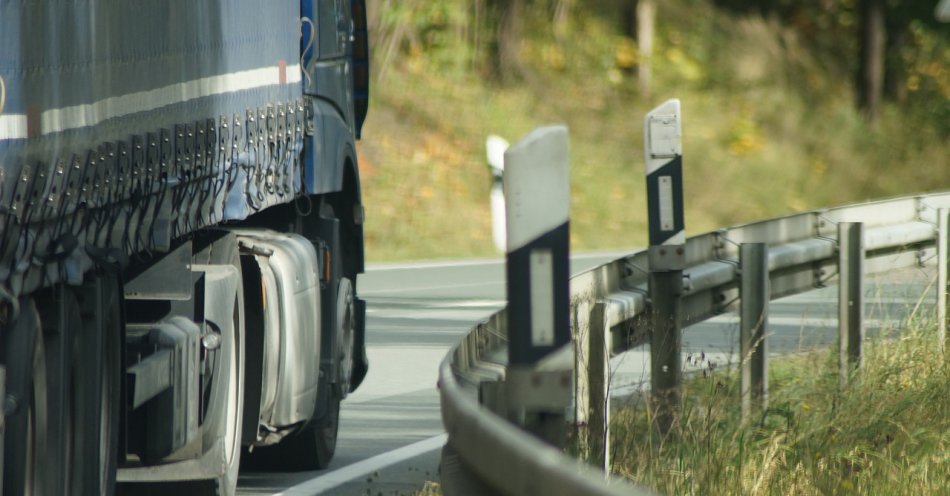 zdjęcie: Zablokowana S6 po zderzeniu ciężarówek w Karczemkach w kierunku Łodzi / pixabay/3443545