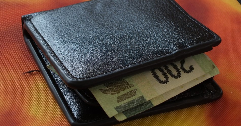 zdjęcie: Ukradł portfel z gotówką na stacji benzynowej. 39-latek „wpadł” w ręce jaworskich policjantów / pixabay/1326017