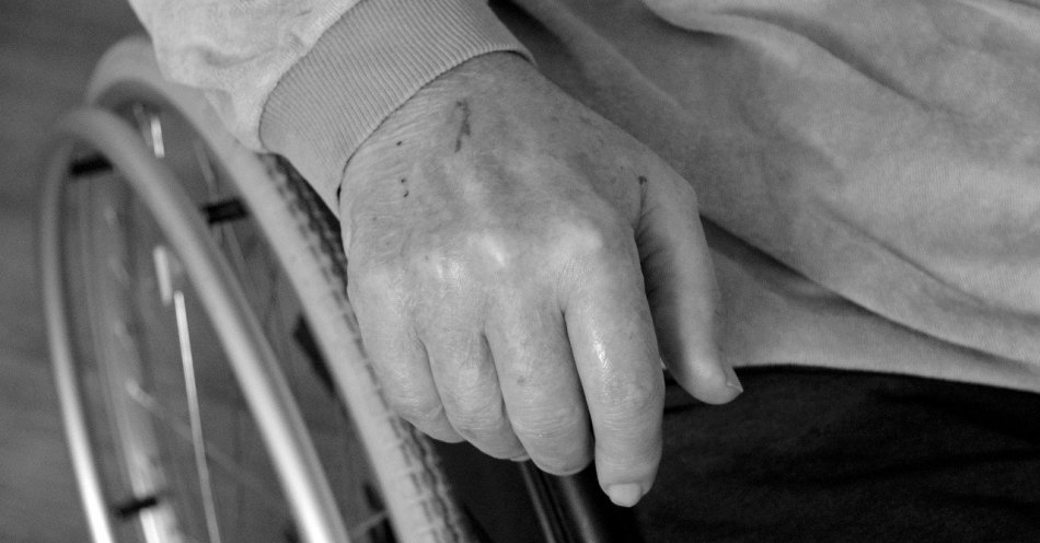 zdjęcie: 42,5 mln zł z UE na opiekę nad seniorami i osobami z niepełnosprawnościami / pixabay/8447344