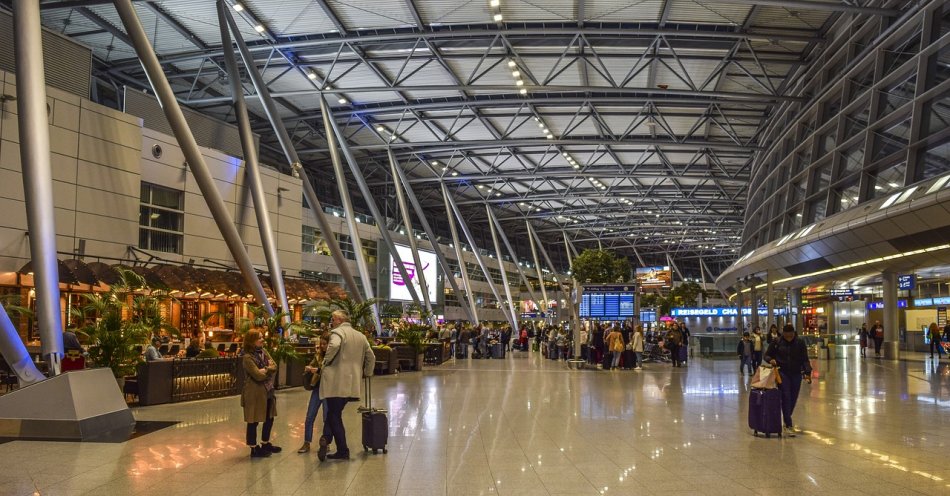 zdjęcie: W I kw. 2024 r. lotnisko w Radomiu odprawiło 21 tys. pasażerów / pixabay/4615365