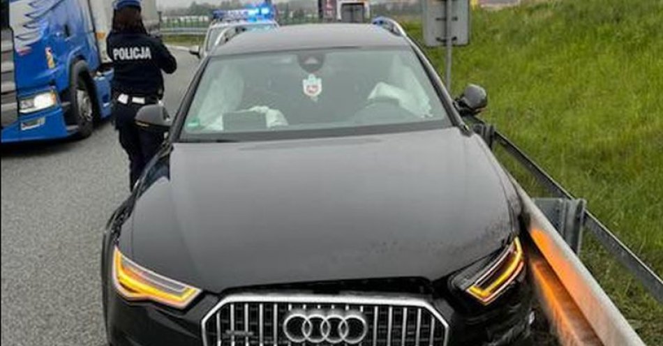 zdjęcie: Audi skradzione w Niemczech blokowało zjazd z autostrady / fot. KPP w Zgorzelcu