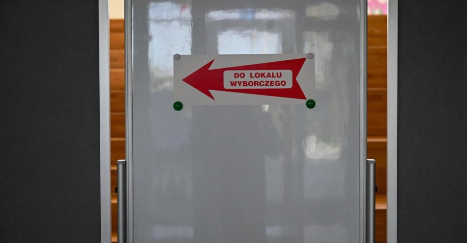 zdjęcie: Rozpoczęła się druga tura wyborów samorządowych / fot. PAP