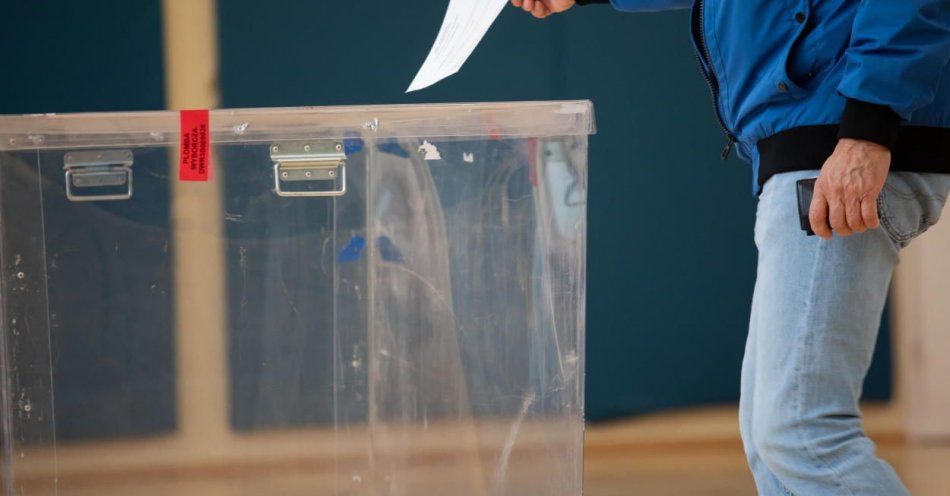 zdjęcie: Pabierowski wygrał w drugiej turze wybory na prezydenta Zielonej Góry z Kubickim / fot. PAP