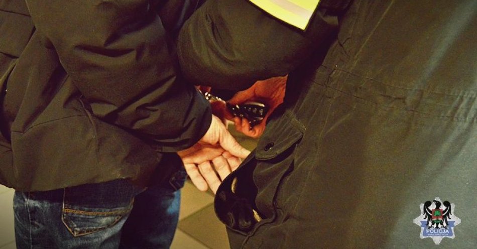 zdjęcie: Osoby poszukiwane są codziennie zatrzymywane. Wczorajszego popołudnia kolejne dwie trafiły w ręce policjantów / fot. KMP w Wałbrzychu