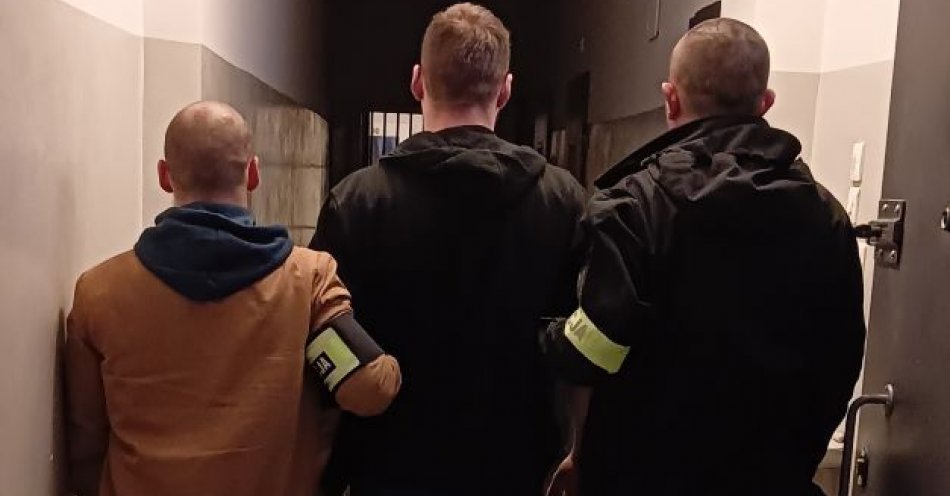 zdjęcie: Dozór i tymczasowy areszt dla dwóch mężczyzn za posiadanie oraz obrót narkotykami / fot. KMP w Gdyni