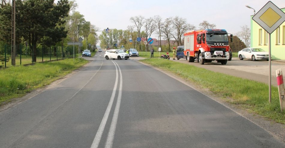 zdjęcie: Zderzenie auta z motorowerem w Bieganowie (pow. radziejowski) / fot. KPP w Radziejowie