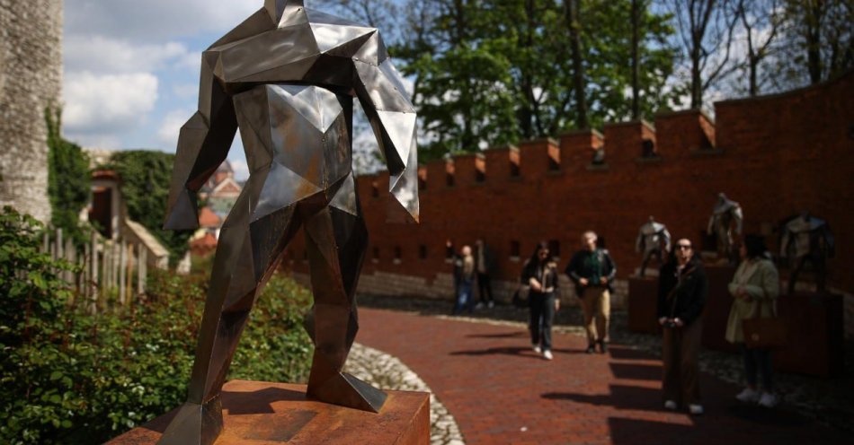 zdjęcie: Wawel otwiera Ogrody Królewskie z rzeźbami Pawła Orłowskiego / fot. PAP
