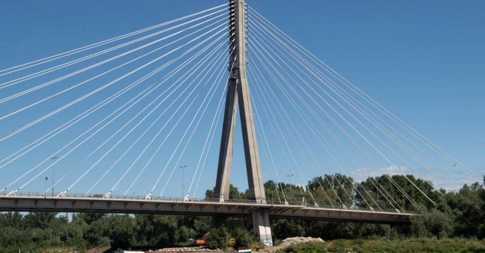 zdjęcie: Ksiądz z Osiedla zaprasza na dyskoteki ewangelizacyjne pod Most Świętokrzyski / fot. PAP