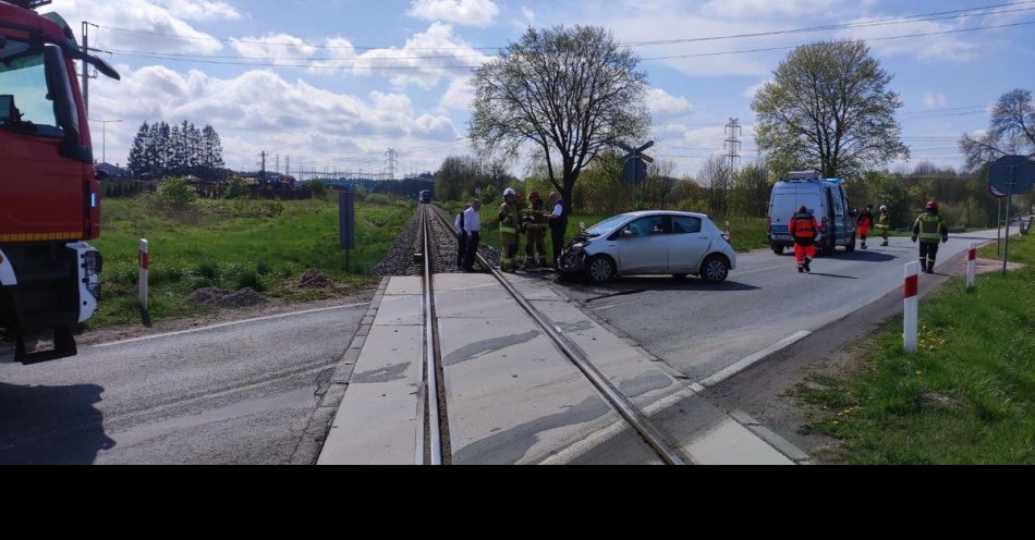 zdjęcie: O krok od tragedii na przejeździe kolejowym / fot. KPP w Ełku