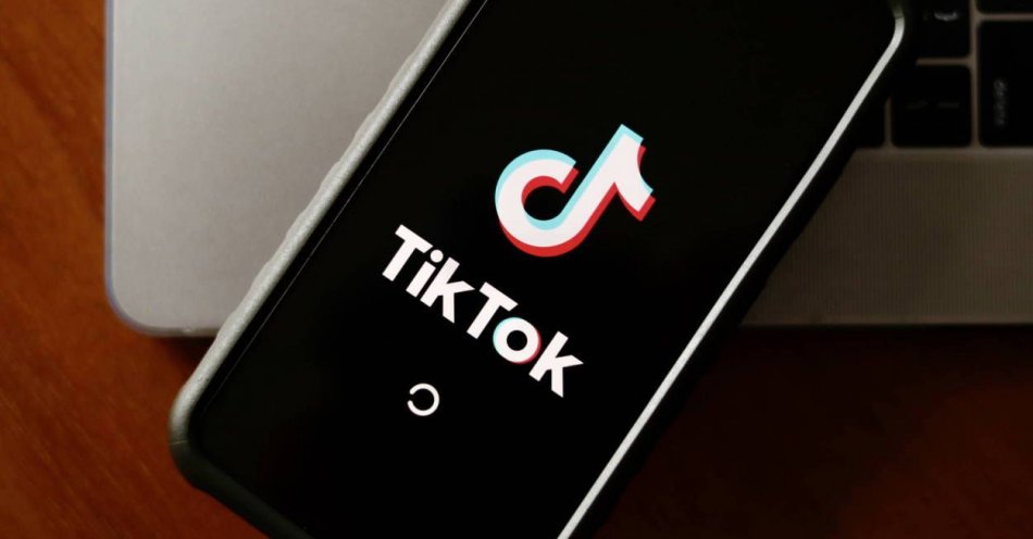 zdjęcie: TikTok nie stanowi większego zagrożenia niż np. Instagram czy LinkedIn / fot. PAP