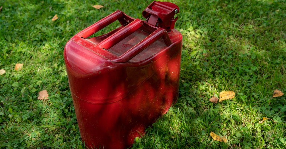 zdjęcie: 50-latek spod Koluszek oblał benzyną i podpalił swoją żonę / pixabay/6726050