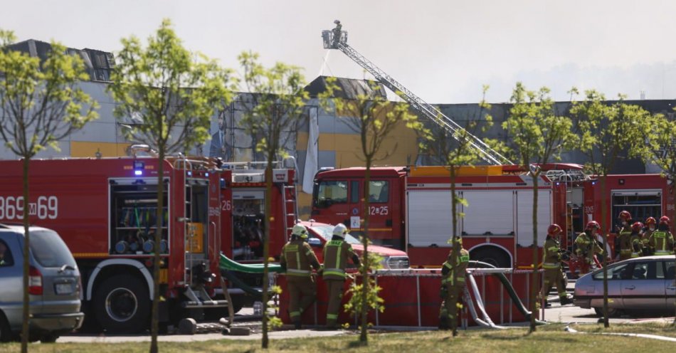 zdjęcie: Pożar Marywilskiej to wielkie straty dla kupców / fot. PAP