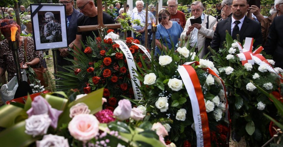 zdjęcie: Jacek Zieliński ze Skaldów spoczął w Alei Zasłużonych na cmentarzu Rakowickim / fot. PAP