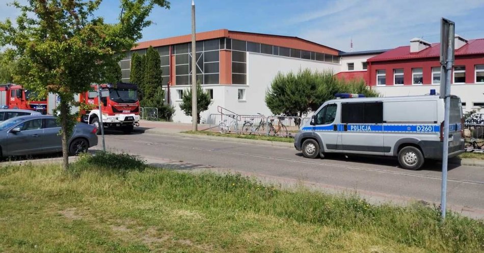 zdjęcie: Ewakuacja w szkole. 7-latek przyniósł granat! / fot. KPP Włodawa