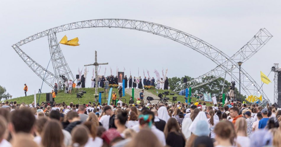 zdjęcie: 18 tys. uczestników 28. spotkania młodych na Lednicy / fot. PAP