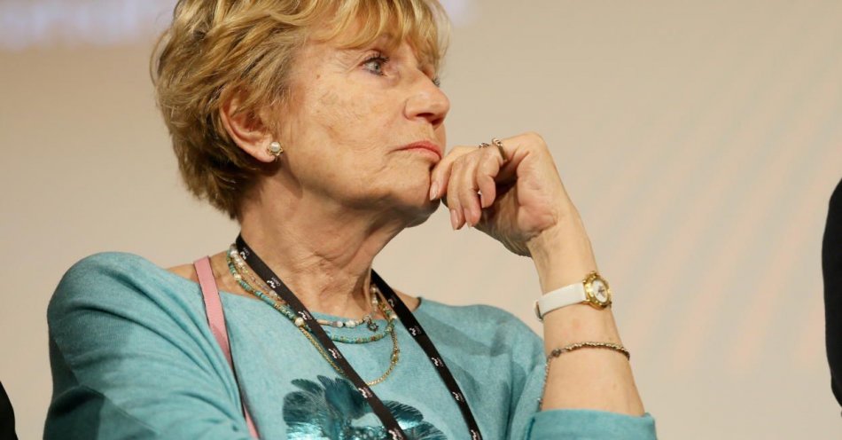 zdjęcie: Irena Strzałkowska uhonorowana Złotym Medalem 