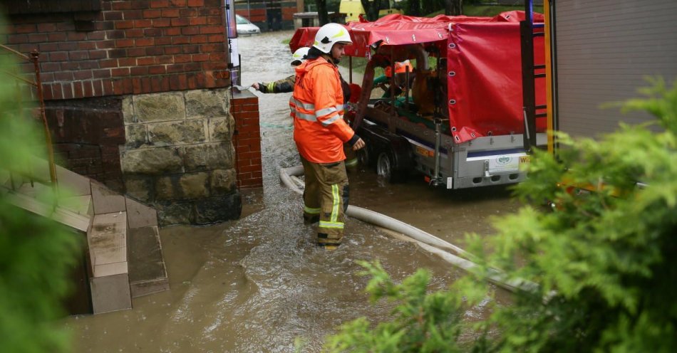 zdjęcie: Katastrofy, jak powódź w Bielsku-Białej, będą nas nawiedzać częściej / fot. PAP
