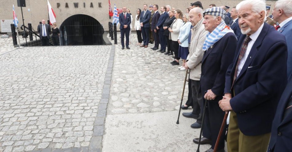 zdjęcie: Na Powązkach i Pawiaku uczczono pamięć więźniów obozów koncentracyjnych / fot. PAP