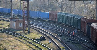 Po zderzeniu pociągów w Kuźni Raciborskiej pierwsze wagony wróciły na tory (aktl. 4)