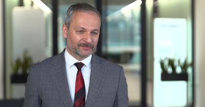 Orlen stawia na produkcję syntetycznych paliw lotniczych i zeroemisyjny wodór. Szuka innowacji w tych obszarach