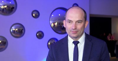 Stabilność zatrudnienia jedną z najważniejszych kwestii dla pokolenia Z. Nie chodzi jednak o wieloletnią pracę na etacie