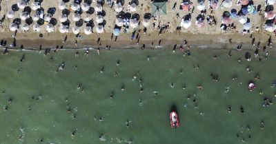 Pracodawca może odwołać pracownika z urlopu, ale musi zwrócić koszt wakacji