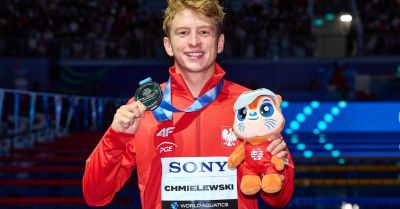 Krzysztof Chmielewski znów na podium mistrzostw świata! Fantastyczny popis Polaka w Singapurze
