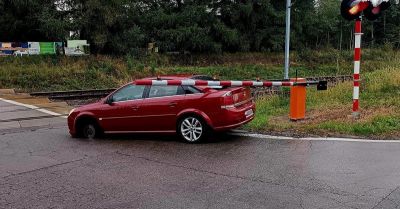 Policjant po służbie uratował ludzi na torach