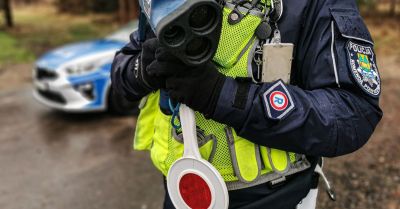 Kierowca w wieku 58 lat stracił prawo jazdy po przekroczeniu prędkości