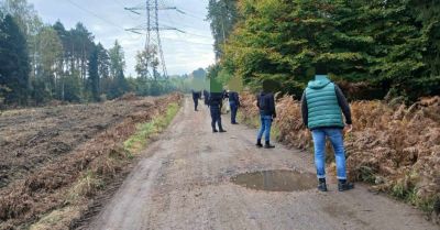 Senior odnaleziony dzięki czujności grzybiarzy i policji