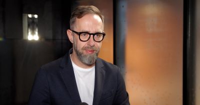 Polskie firmy testują AI, ale nie są gotowe na jej strategiczne wdrożenie. Nie potrafią jej zastosować w procesach biznesowych