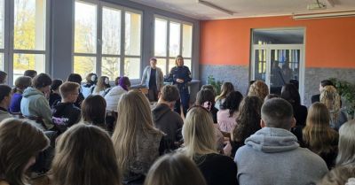 Hejt rani jak przemoc uczniowie liceum rozmawiali z policją