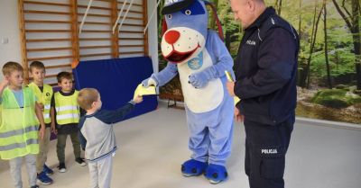 Dzielnicowy uczył uczniów o bezpieczeństwie w Waleńczowie