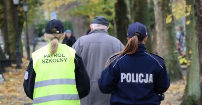 Policja i kadeci dbają o bezpieczeństwo na cmentarzu
