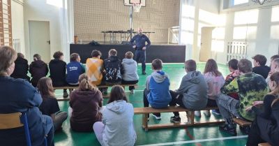 Ósmoklasiści w Żorach o narkotykach i uzależnieniach