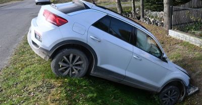 17 latek bez prawa jazdy wjechał do rowu w Brzeźnie