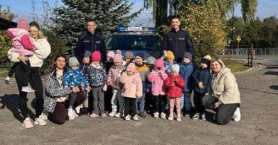 Dzielnicowi uczą dzieci bezpieczeństwa w szkołach