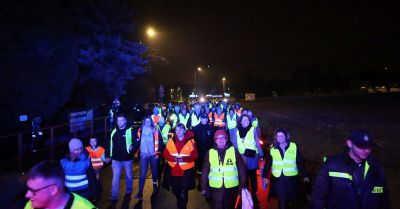 Odblaskowy Spacer w Zemborzycach promował bezpieczeństwo pieszych