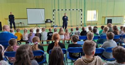 Policjantki uczyły dzieci o cyberprzemocy i bezpieczeństwie drogowym