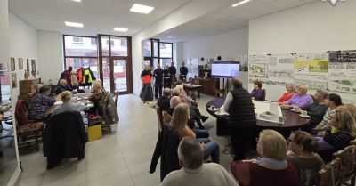 Seniorzy i policja debatowali o bezpieczeństwie na drogach