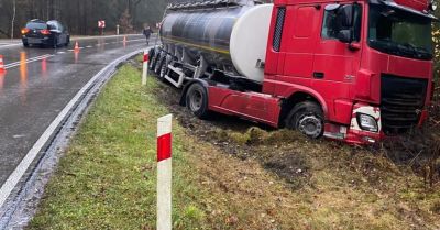 Nieprawidłowe wymijanie doprowadziło do kolizji w Kozakach
