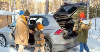 SUV lub elektryk na letnich oponach zimą?  To się nie może udać. Przyczepność i działanie napędu zależy od opon