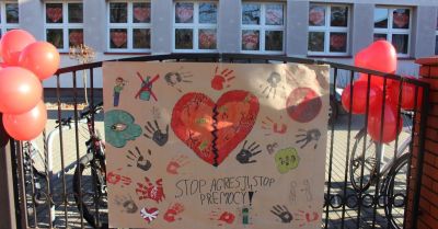 Tarnobrzeg: policjanci i uczniowie apelują o dzieciństwo bez przemocy