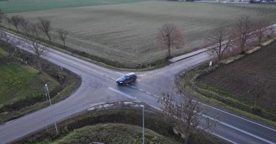 Drony na DK62 w Broniewku ujawniły kierowców łamiących znak STOP