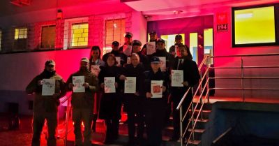 Szydłowiec rozświetlony w obronie dzieci przed przemocą