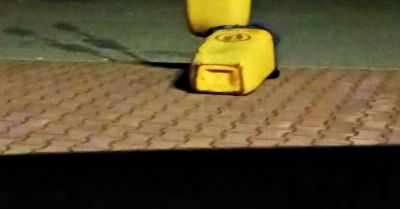 Pijany 30-latek demolował kosze na dworcu w Przysusze