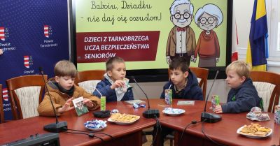 Dzieci ostrzegają dziadków przed oszustami telefonicznymi