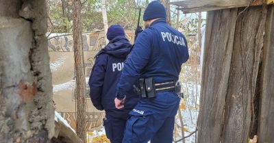 Zimowy alarm dla bezdomnych: jak pomóc i gdzie dzwonić