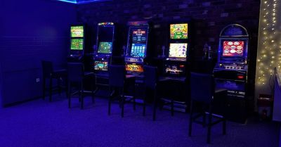 Kryminalni rozbili nielegalny punkt z automatami w Pułtusku